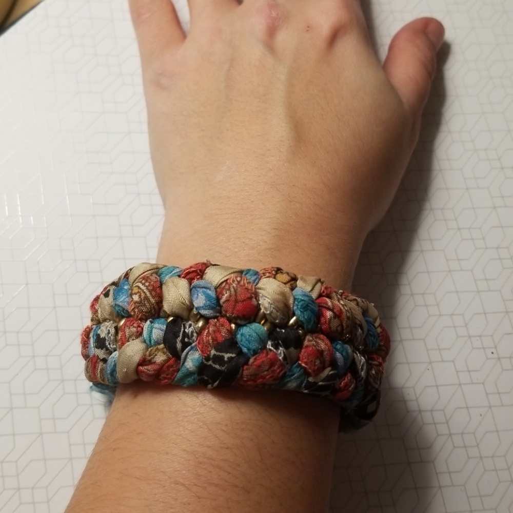 SALE 😍 4/$15  Multi-Fabric & Gold Chain Bracelet